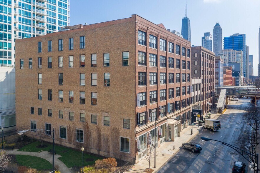 314 W Superior St, Chicago, IL à louer - Photo de l’immeuble – Image 1 sur 12