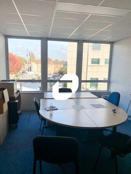 Bureau dans Sèvres à vendre - Photo de l’immeuble – Image 3 sur 7