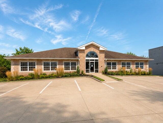 18400 Pearl Rd, Strongsville, OH à louer - Photo de l’immeuble – Image 1 sur 13
