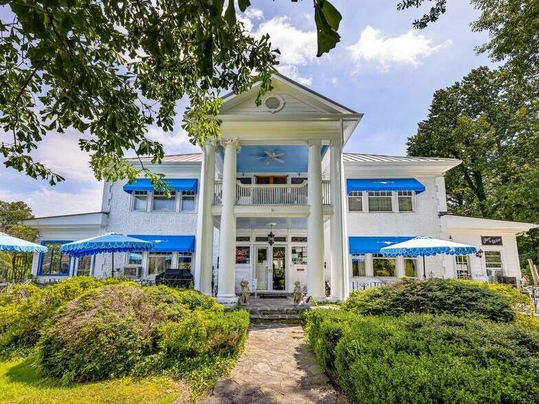 315 E Main St, Brevard, NC à vendre - Photo principale – Image 1 sur 49