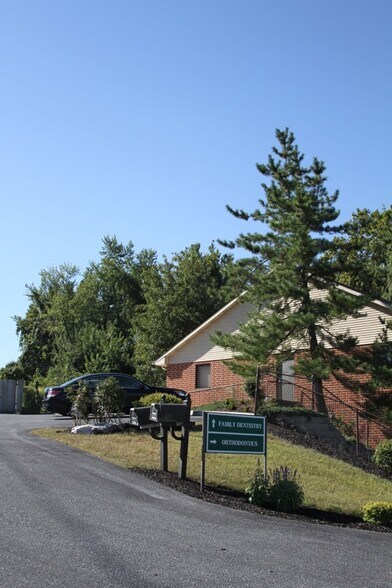 1305 Middletown Rd, Hummelstown, PA à louer - Photo principale – Image 1 sur 1