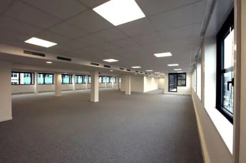 Bureau dans Levallois-Perret à louer - Photo de l’immeuble – Image 3 sur 7