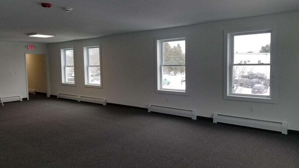 144 Thadeus St, South Portland, ME à louer - Photo de l’immeuble – Image 2 sur 10