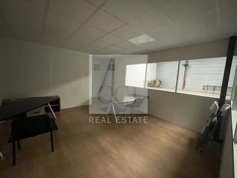 Local d’activités dans Fontaine à louer - Photo intérieure – Image 3 sur 6