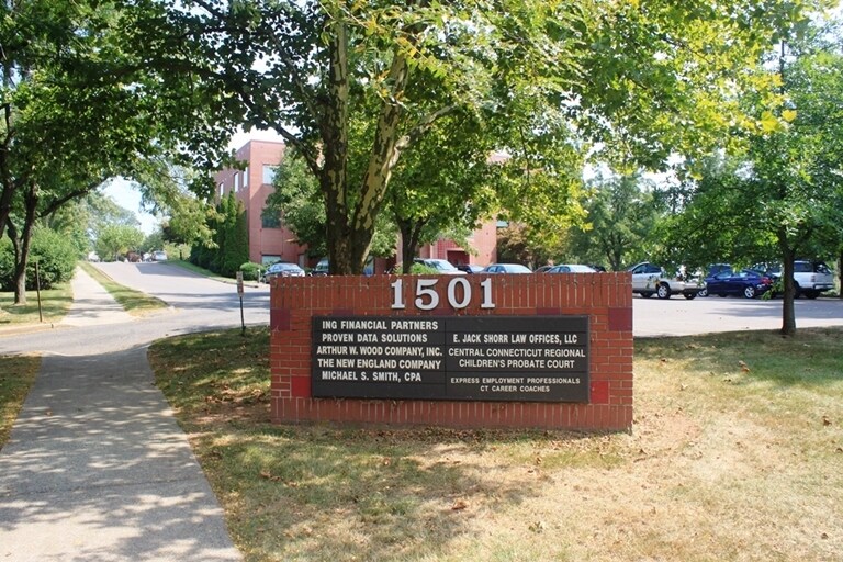 1501 E Main St, Meriden, CT à louer Photo principale– Image 1 sur 9