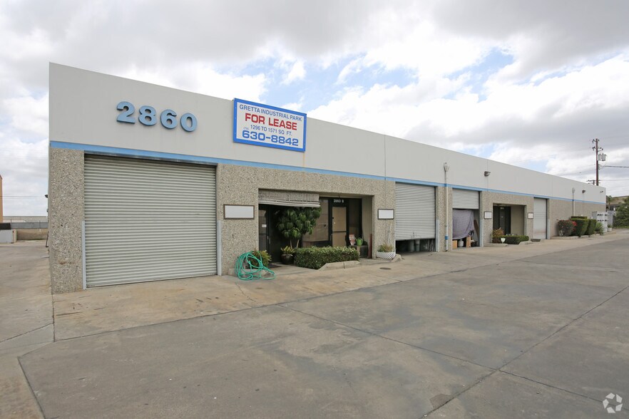 2860 E Gretta Ln, Anaheim, CA à louer - Photo de l’immeuble – Image 1 sur 4