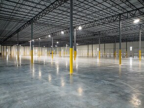 Old Nichols Commerce Ctr, Islandia, NY à louer Photo intérieure– Image 2 sur 5