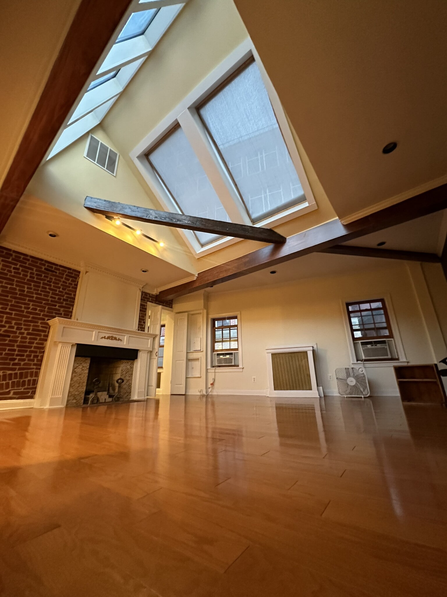 1 Saint Mathews Ct NW, Washington, DC à louer Photo intérieure– Image 1 sur 12