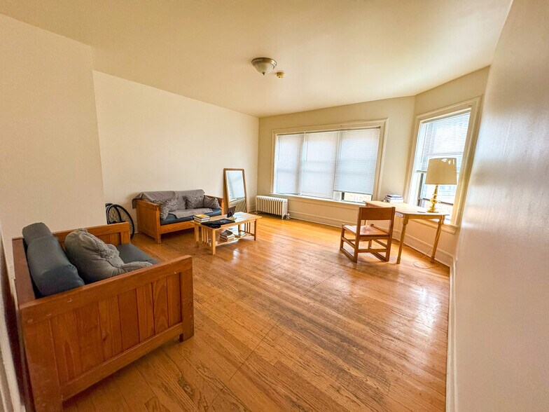 7349 N Damen Ave, Chicago, IL à vendre - Photo de l’immeuble – Image 2 sur 9
