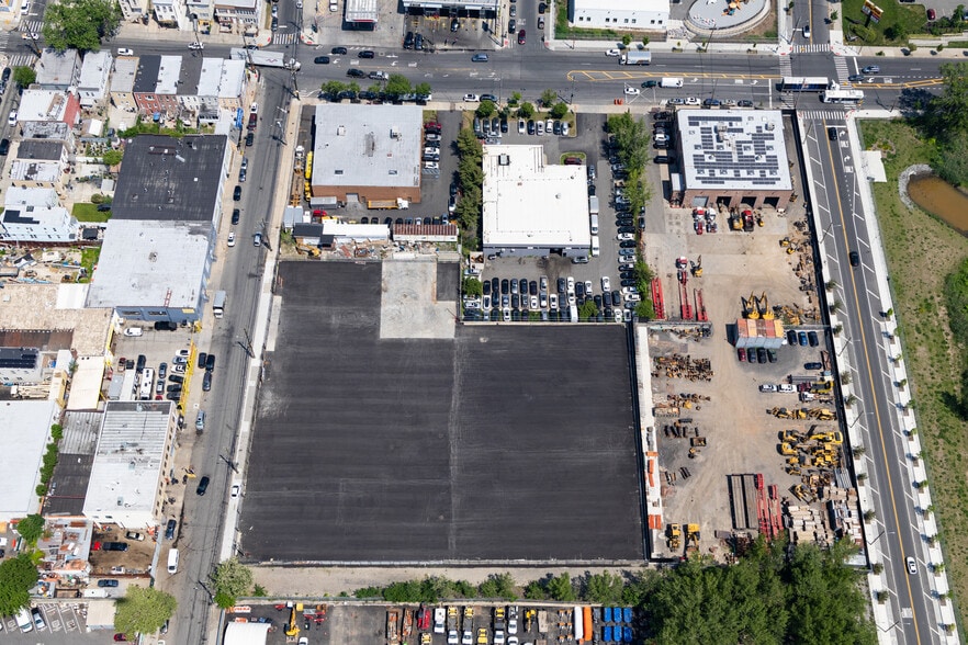 2025 130th St, College Point, NY à louer - Aérien – Image 2 sur 9