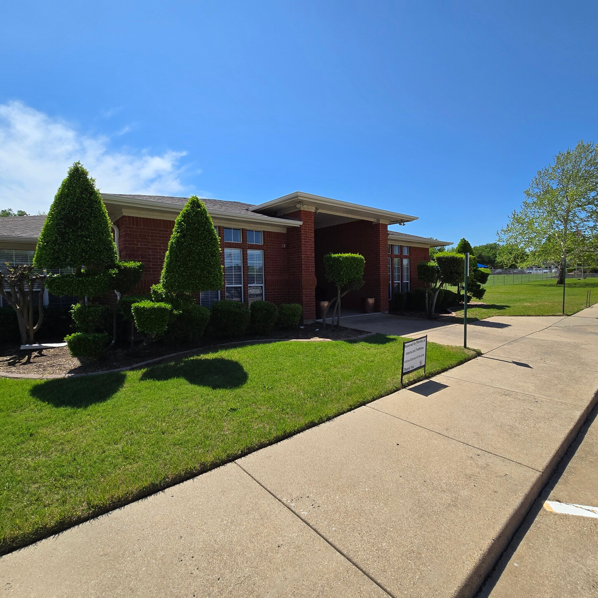 1770 Country Club Dr, Mansfield, TX à louer Photo principale– Image 1 sur 22