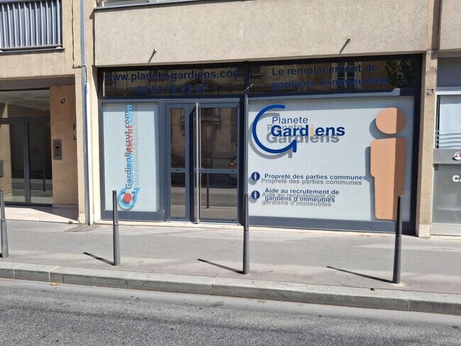 Plus de détails pour Local commercial à vendre