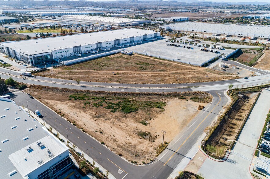0 Indian Ave / Perry St, Perris, CA à vendre - Photo de l’immeuble – Image 2 sur 9