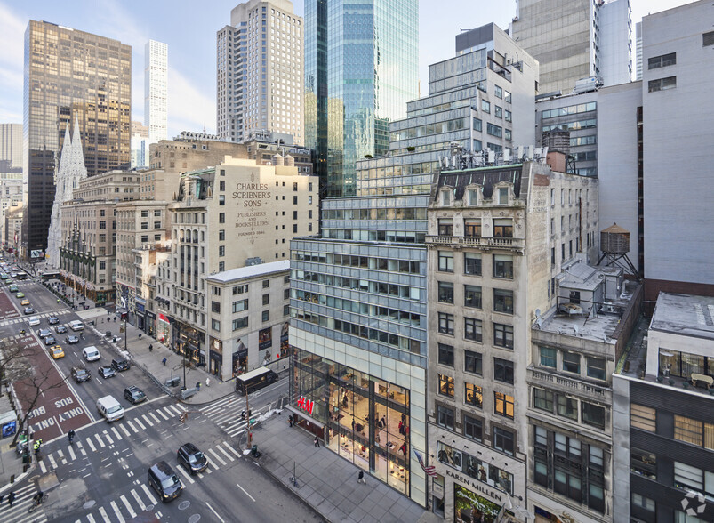 589 Fifth Ave, New York, NY à louer - Photo de l’immeuble – Image 3 sur 20