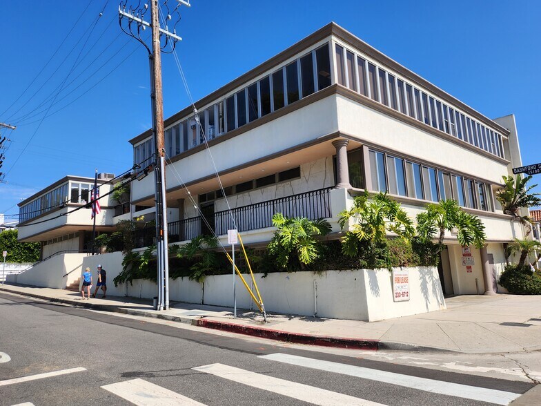 984 Monument St, Pacific Palisades, CA à louer - Photo de l’immeuble – Image 2 sur 4