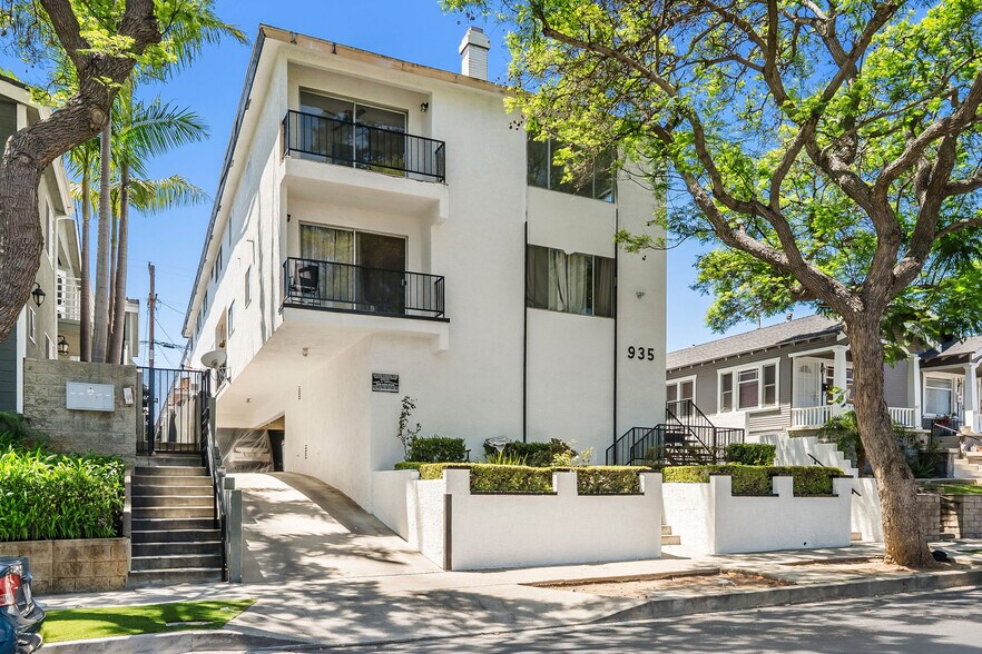 935 W 10th St, San Pedro, CA à vendre - Photo de l’immeuble – Image 1 sur 28