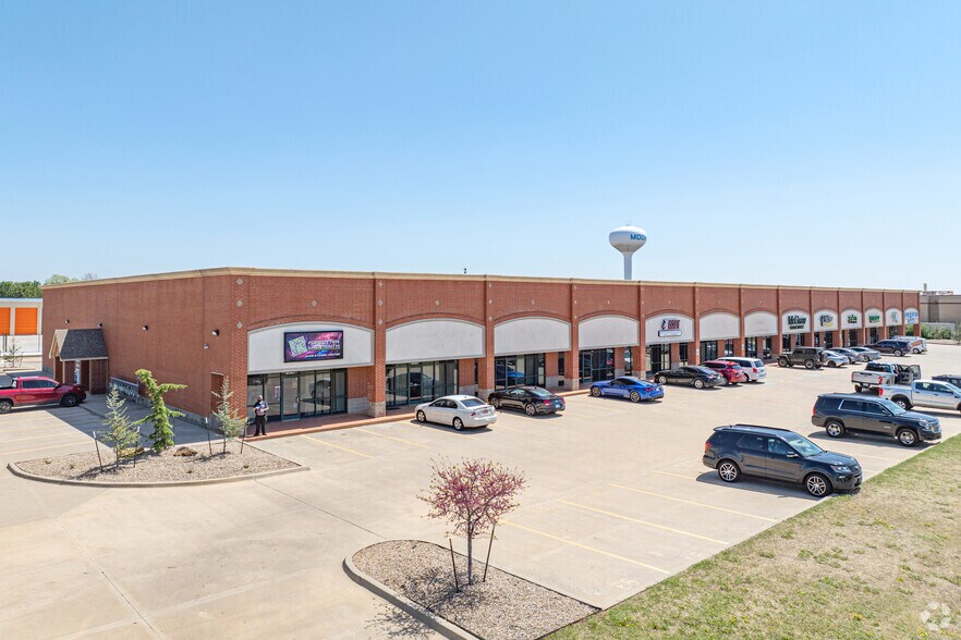 1700-1704 S Broadway St, Moore, OK à louer - Photo de l’immeuble – Image 2 sur 14