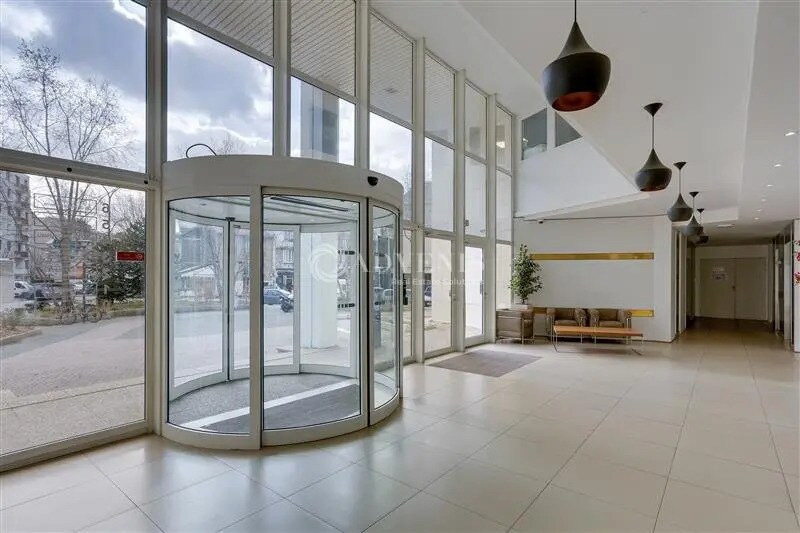 Bureau dans Issy-les-Moulineaux à louer - Hall d’entrée – Image 3 sur 10