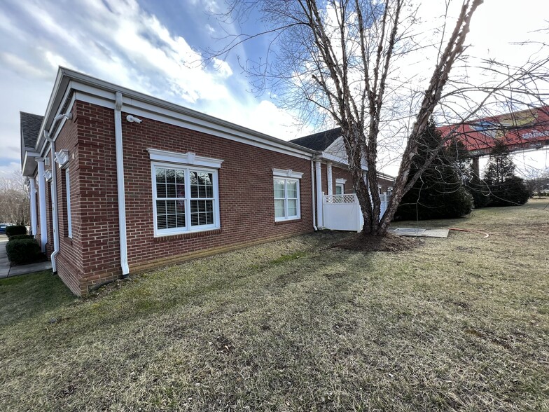 5924 Seminole Trl, Ruckersville, VA à louer - Photo de l’immeuble – Image 3 sur 9