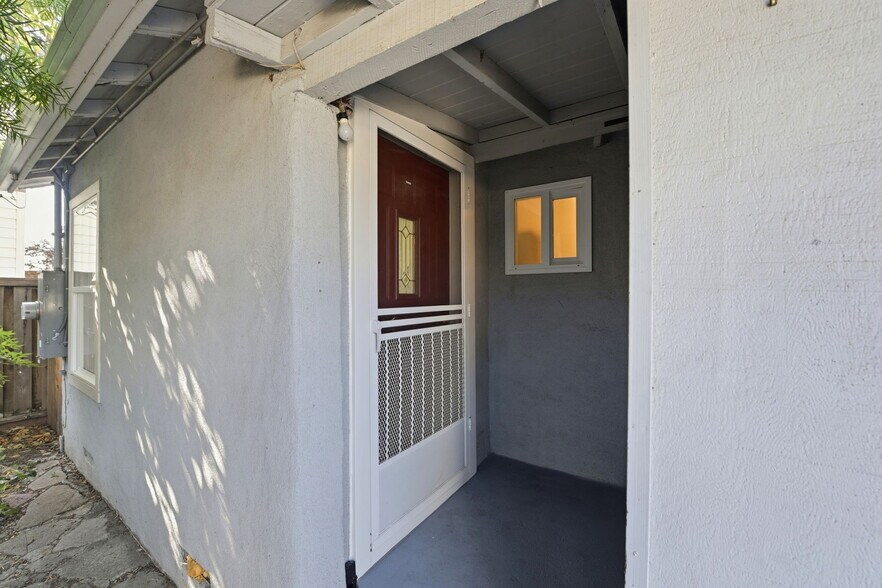 2115 University Ave, Mountain View, CA à vendre - Photo de l’immeuble – Image 3 sur 39