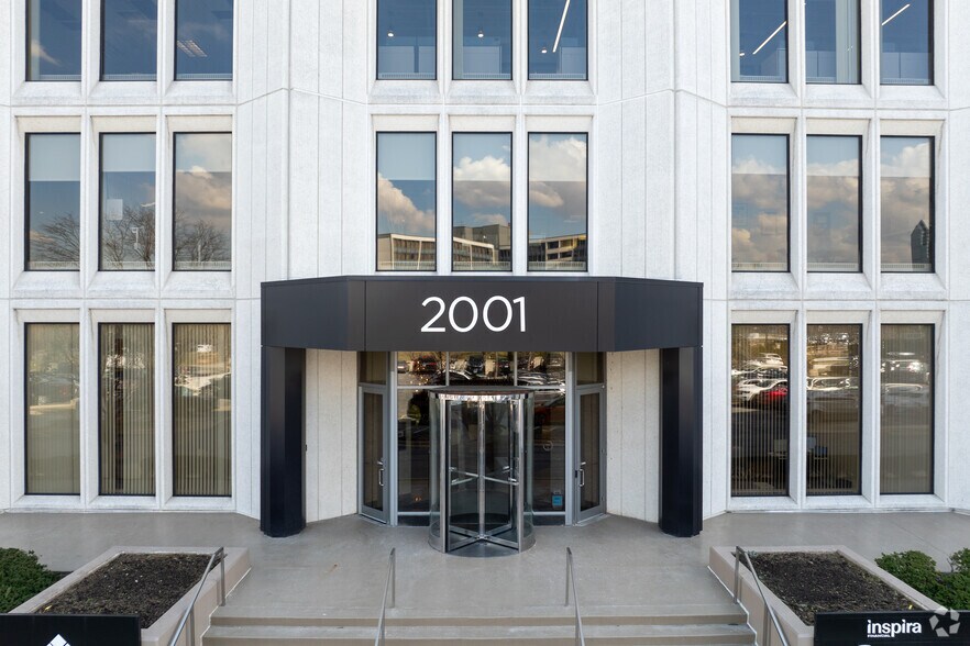 2001 Spring Rd, Oak Brook, IL à louer - Photo de l’immeuble – Image 3 sur 5