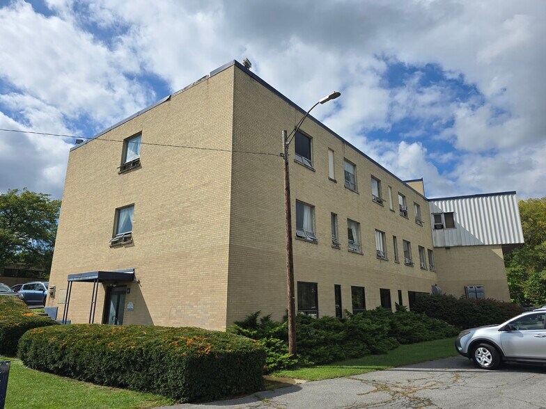 2 Fall St, Seneca Falls, NY à vendre - Photo de l’immeuble – Image 3 sur 11