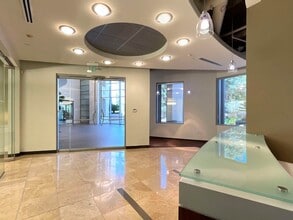 4435 Eastgate Mall, San Diego, CA à louer Photo intérieure– Image 1 sur 9