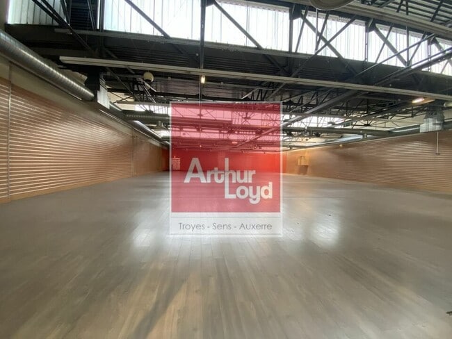 Plus de détails pour Local commercial à louer