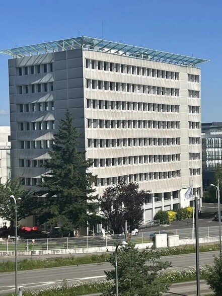 11 Avenue Morane Saulnier, Vélizy-Villacoublay à louer - Photo de l’immeuble – Image 1 sur 7