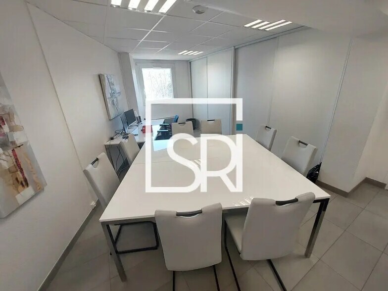 Bureau dans Clermont-Ferrand à vendre - Photo de l’immeuble – Image 3 sur 10