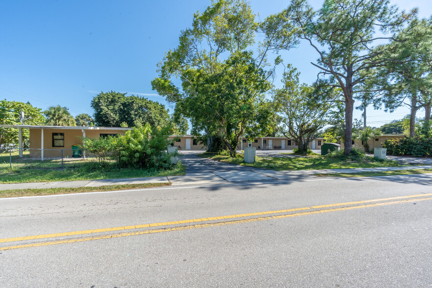 11103 Tamiami Trl E, Naples, FL à vendre - Photo de l’immeuble – Image 2 sur 16