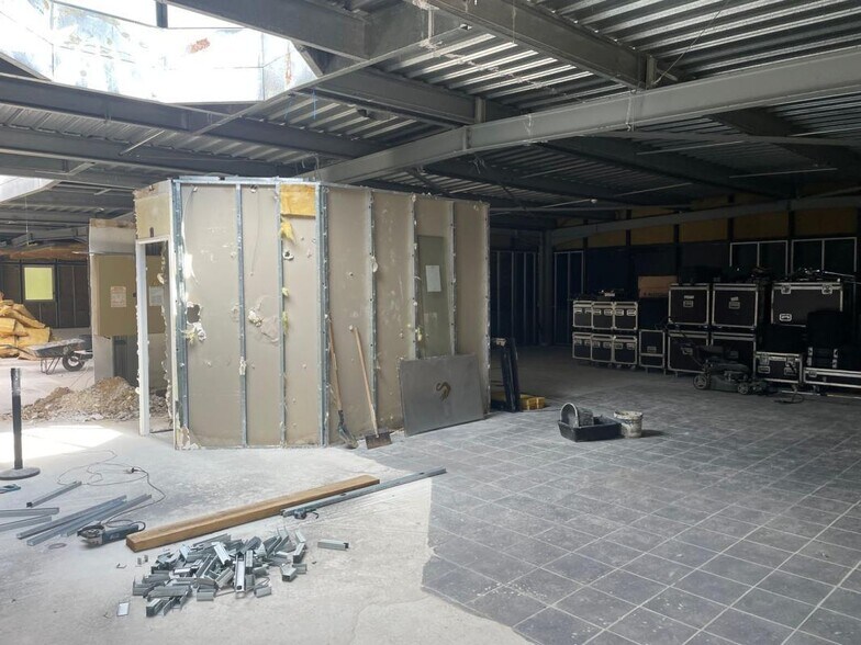 Local d’activités dans Moussy-le-Neuf à louer - Photo de l’immeuble – Image 3 sur 11