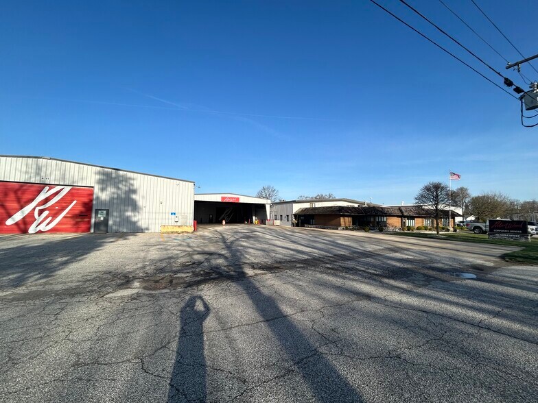 705 Maple St, Bristol, IN à vendre - Photo de l’immeuble – Image 1 sur 22