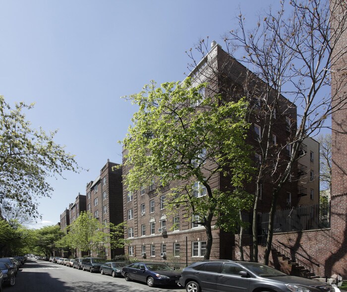 35-30 81st St, Jackson Heights, NY à louer - Photo de l’immeuble – Image 2 sur 8