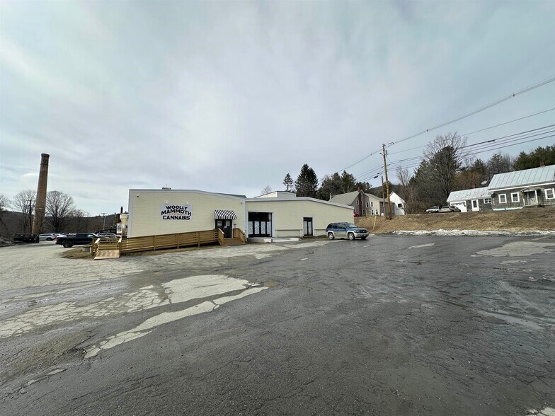 548 W Woodstock Rd, Woodstock, VT à vendre - Photo de l’immeuble – Image 2 sur 10