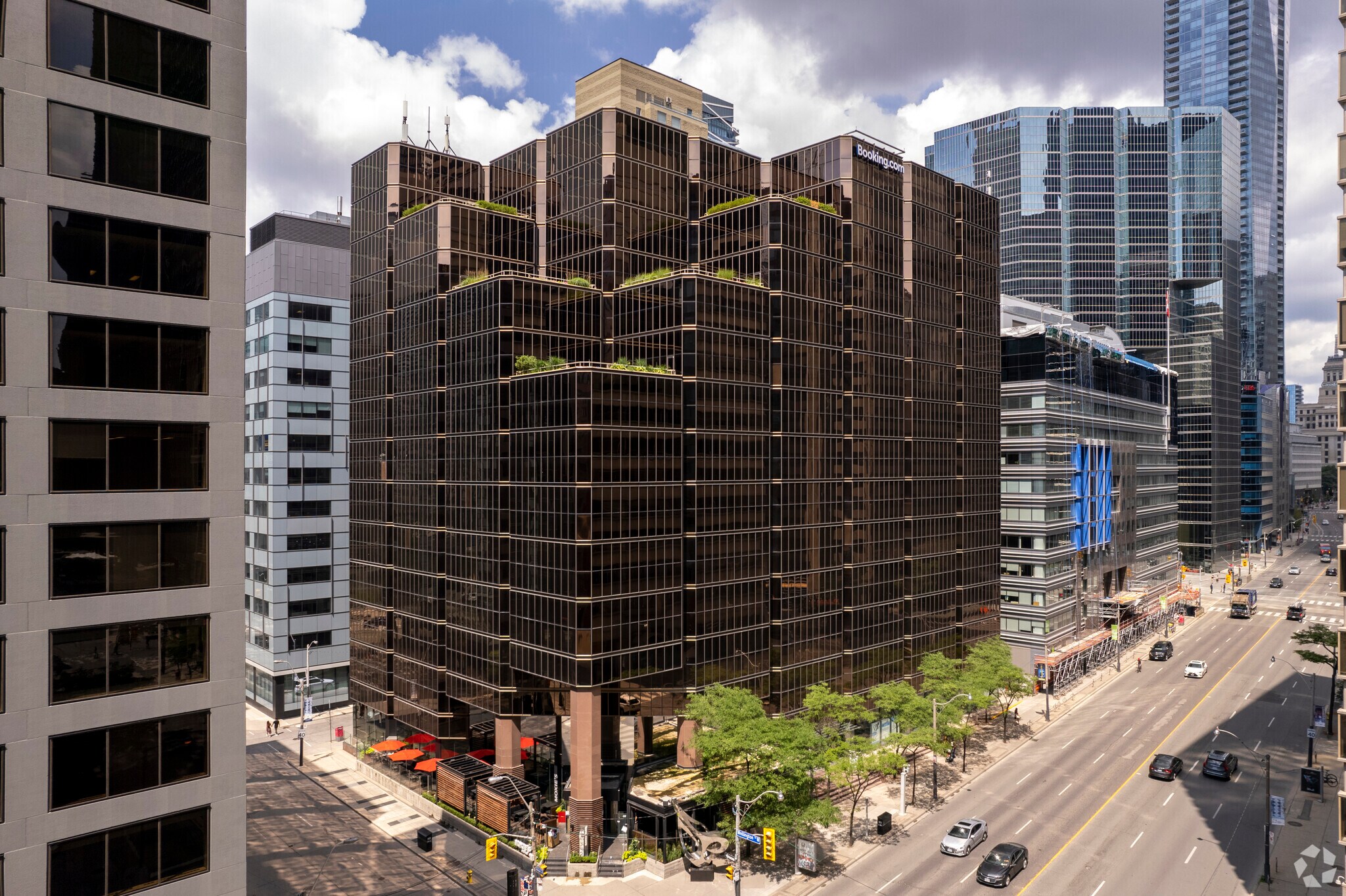 70 University Ave, Toronto, ON à louer Photo de l’immeuble– Image 1 sur 8