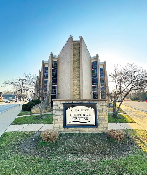 400 N Kingshighway St, Saint Charles, MO à vendre - Photo de l’immeuble – Image 2 sur 7