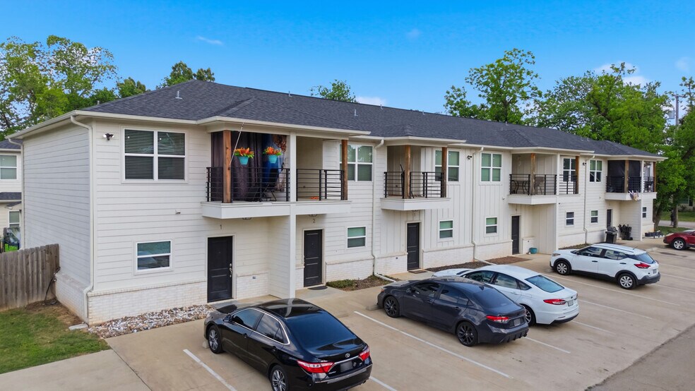 307 N Henry St, Lindale, TX à vendre - Photo de l’immeuble – Image 2 sur 26