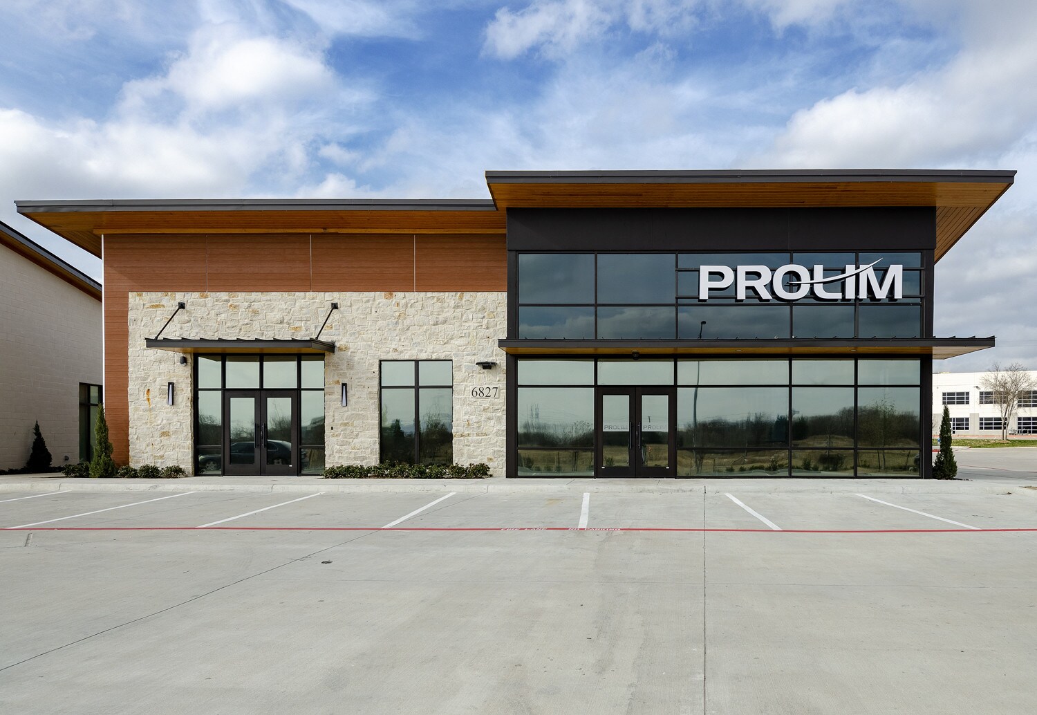 6827 Communications Pky, Plano, TX à louer Photo de l’immeuble– Image 1 sur 9