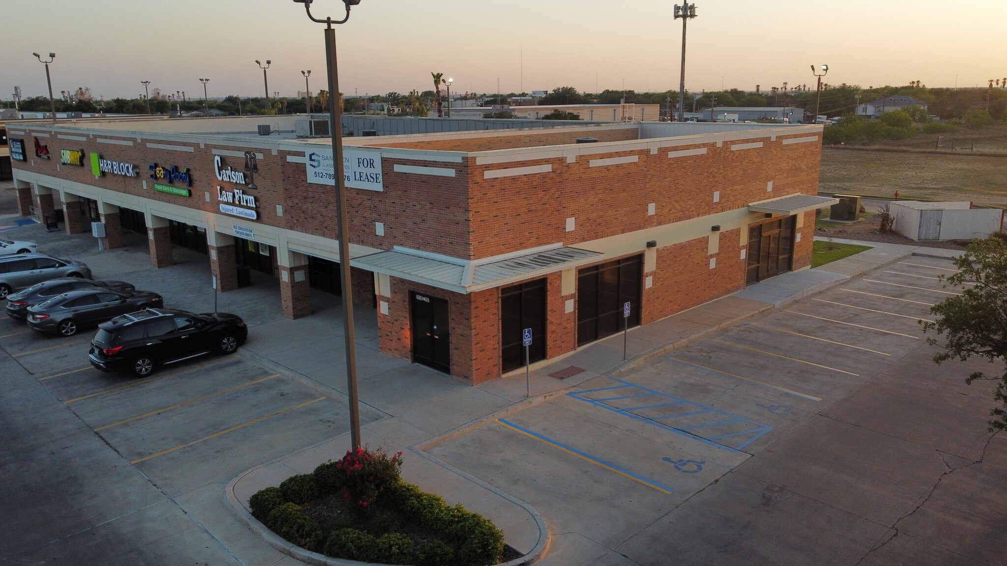 5112 McPherson Rd, Laredo, TX à louer Photo de l’immeuble– Image 1 sur 4