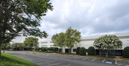 560 Atlanta S Pky, College Park, GA à louer Photo de l’immeuble– Image 1 sur 3