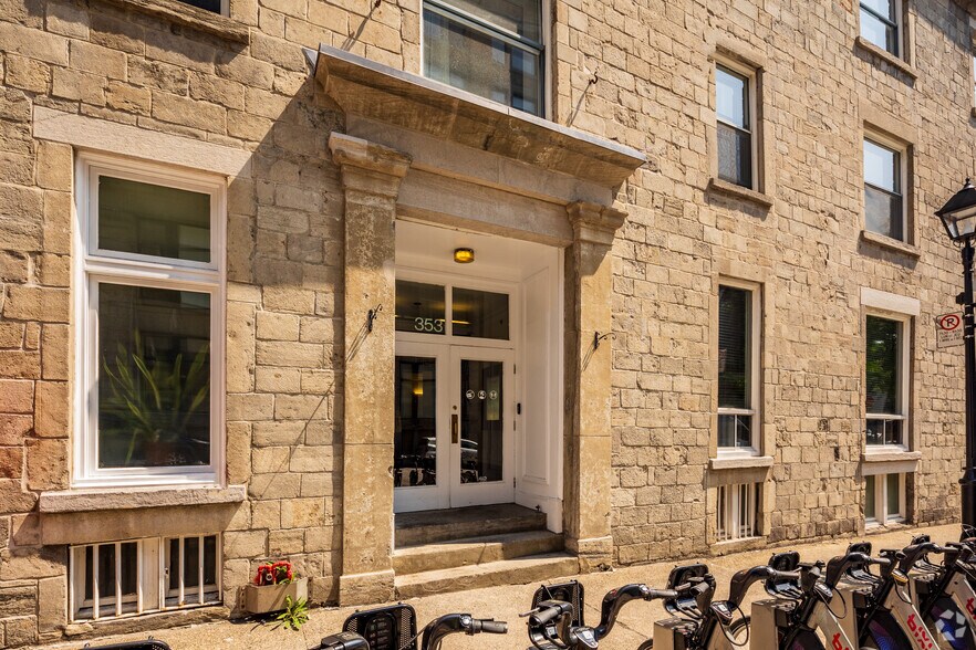 353 Rue Saint-Nicolas, Montréal, QC à louer - Photo de l’immeuble – Image 2 sur 8