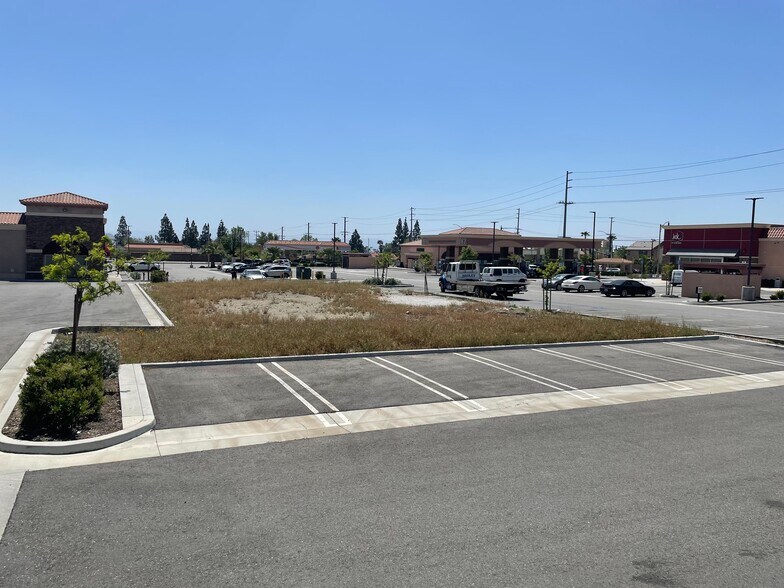 16120-16138 Baseline Ave, Fontana, CA à louer - Photo de l’immeuble – Image 3 sur 6