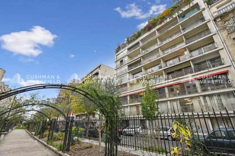 32 Boulevard Flandrin, Paris à louer - Photo de l’immeuble – Image 2 sur 2