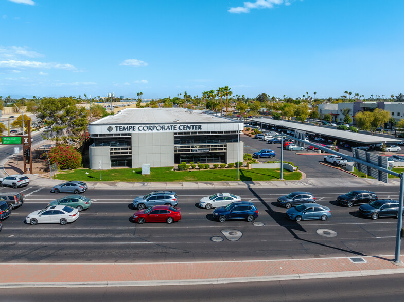 4515 S McClintock Dr, Tempe, AZ à louer - Photo de l’immeuble – Image 3 sur 15