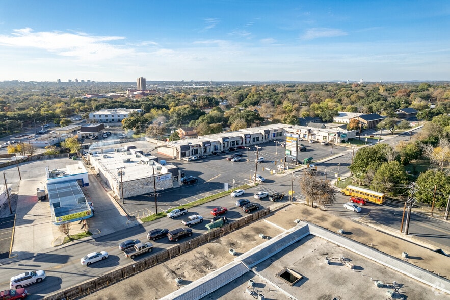 5525 Blanco Rd, San Antonio, TX à louer - Aérien – Image 1 sur 26