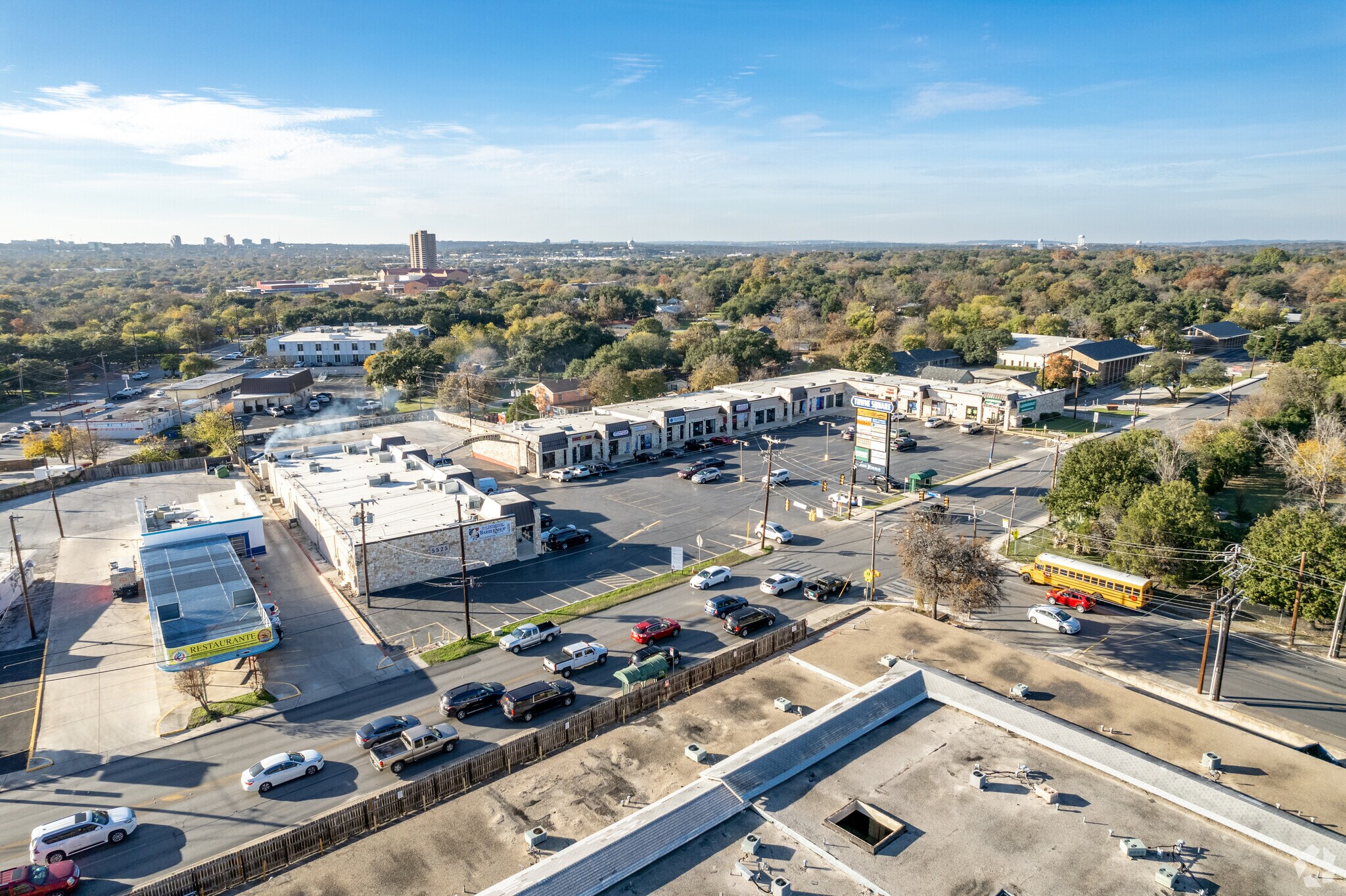 5525 Blanco Rd, San Antonio, TX à louer Aérien– Image 1 sur 27