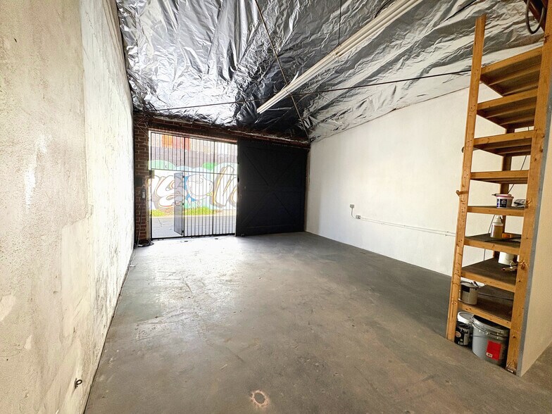 2315-2319 E 8th St, Los Angeles, CA à louer - Photo de l’immeuble – Image 3 sur 10