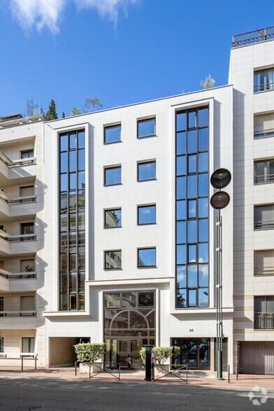 25 Rue Greffülhe, Levallois-Perret à louer - Photo de l’immeuble – Image 2 sur 2
