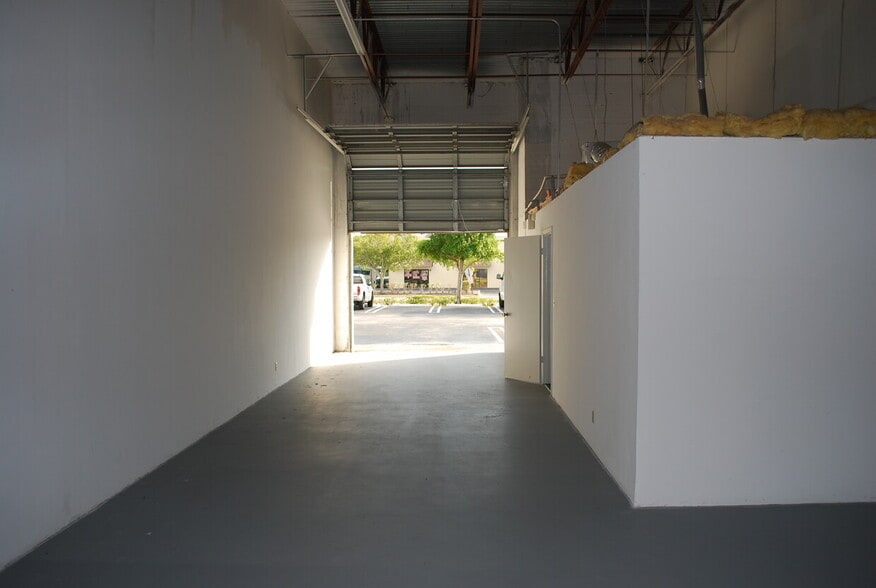 1499 SW 30th Ave, Boynton Beach, FL à louer - Photo de l’immeuble – Image 2 sur 4
